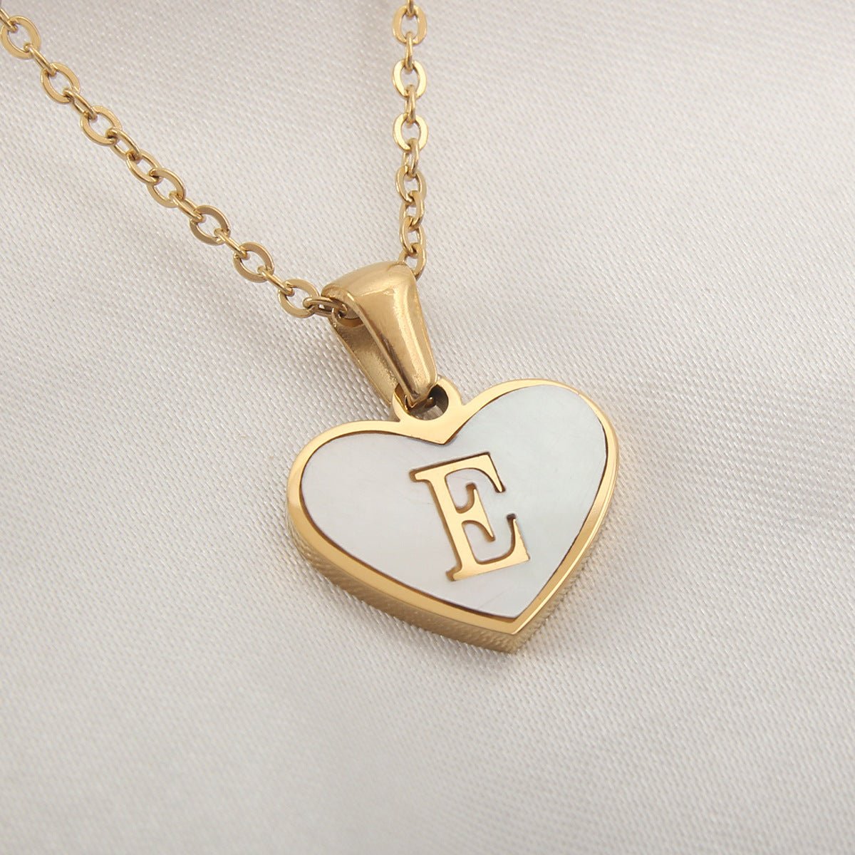 Initial and Letter Heart - shaped Gold Necklace White Shell Love Clavicle Chain Fashion Personalized Necklace For Women Jewelry Valentine's DayNecklace