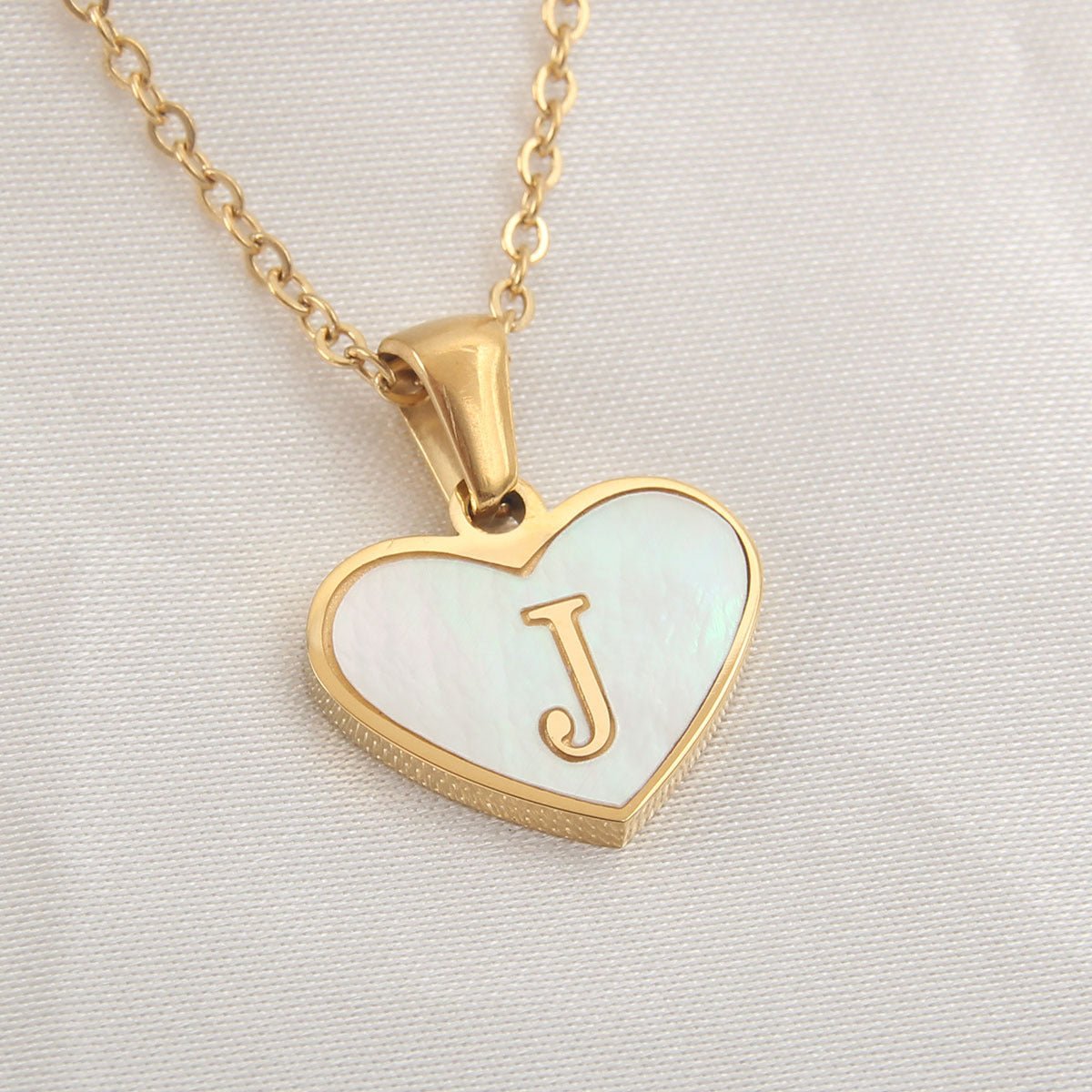 Initial and Letter Heart - shaped Gold Necklace White Shell Love Clavicle Chain Fashion Personalized Necklace For Women Jewelry Valentine's DayNecklace