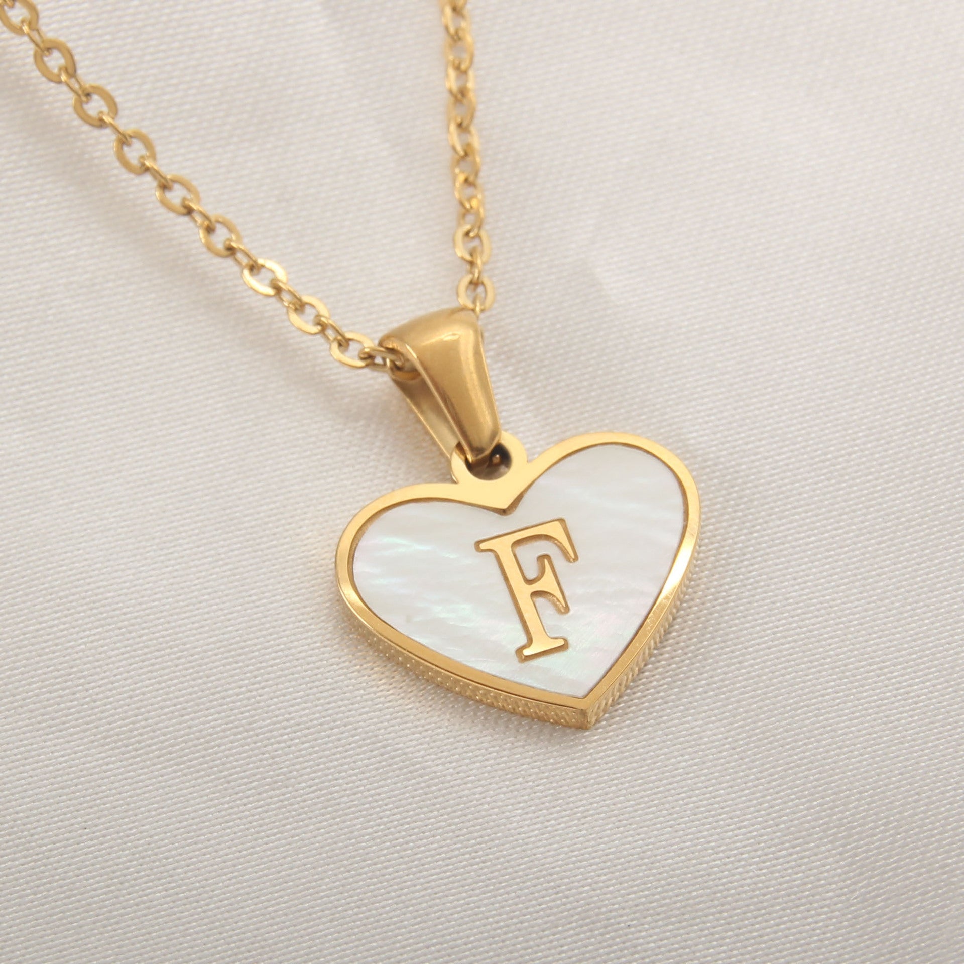 Initial and Letter Heart - shaped Gold Necklace White Shell Love Clavicle Chain Fashion Personalized Necklace For Women Jewelry Valentine's DayNecklace