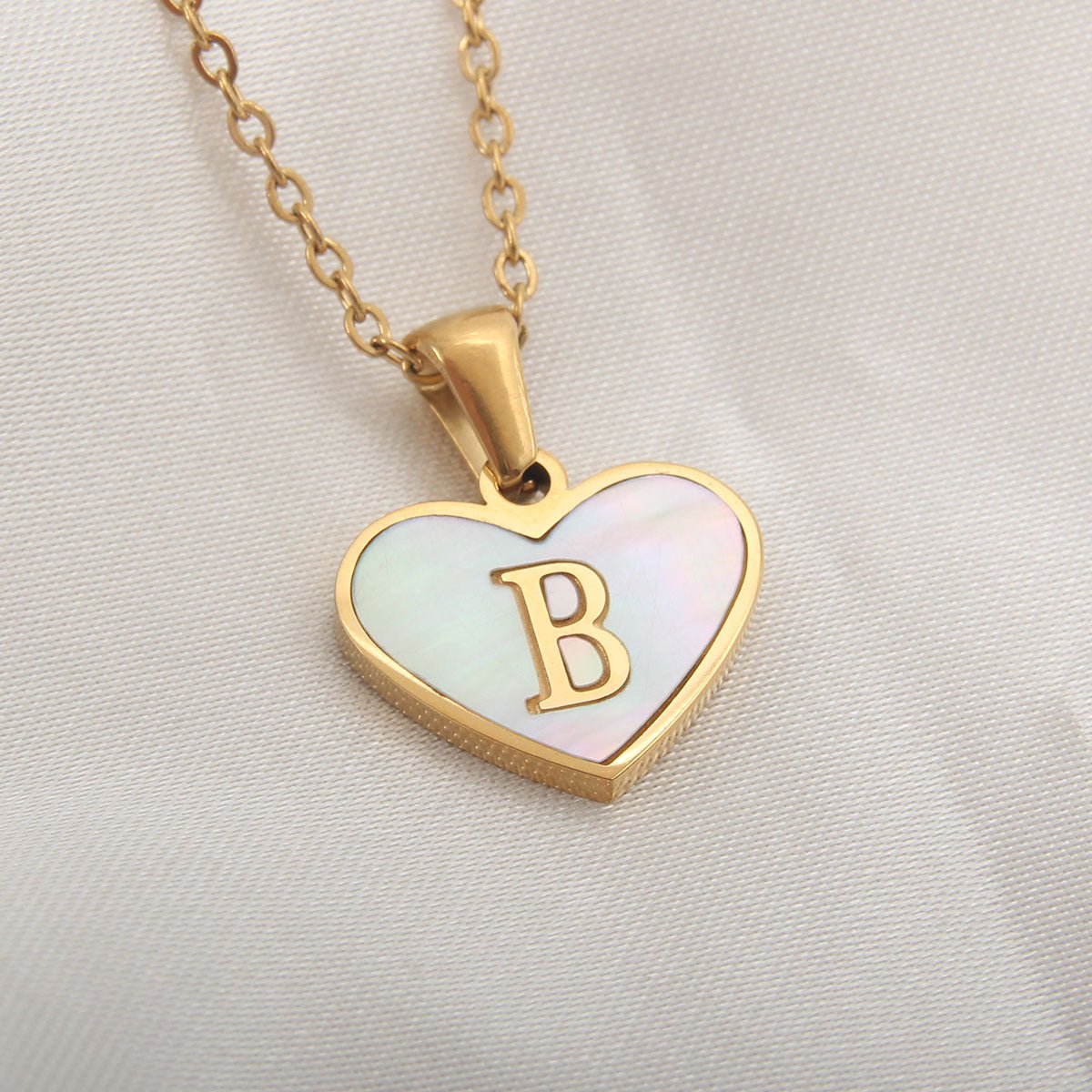 Initial and Letter Heart - shaped Gold Necklace White Shell Love Clavicle Chain Fashion Personalized Necklace For Women Jewelry Valentine's DayNecklace