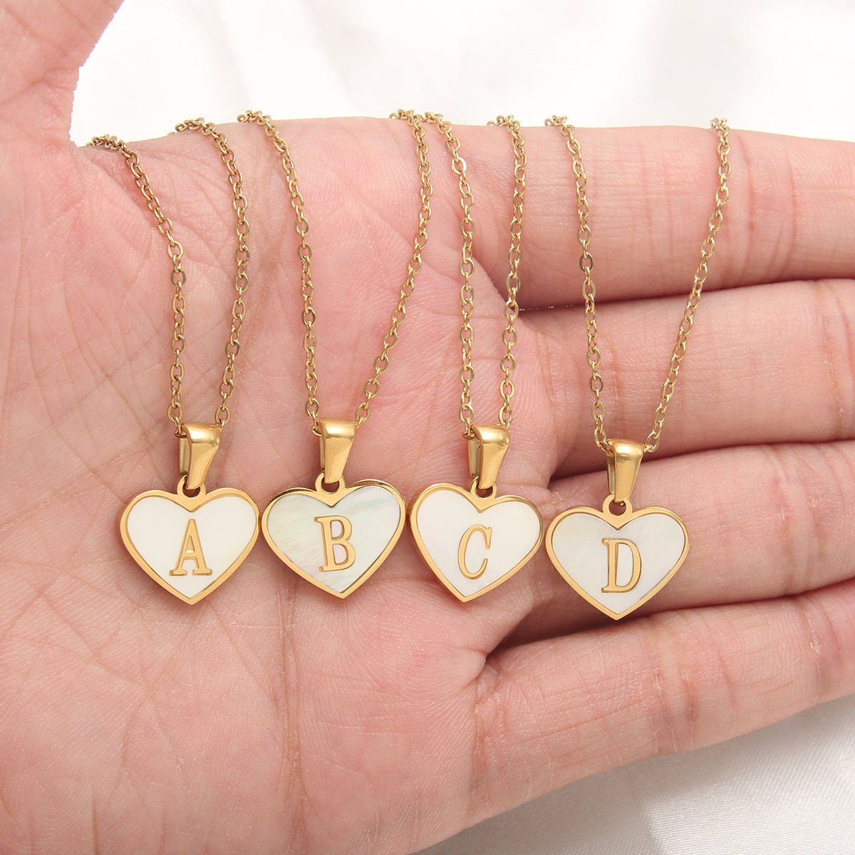 Initial and Letter Heart - shaped Gold Necklace White Shell Love Clavicle Chain Fashion Personalized Necklace For Women Jewelry Valentine's DayNecklace