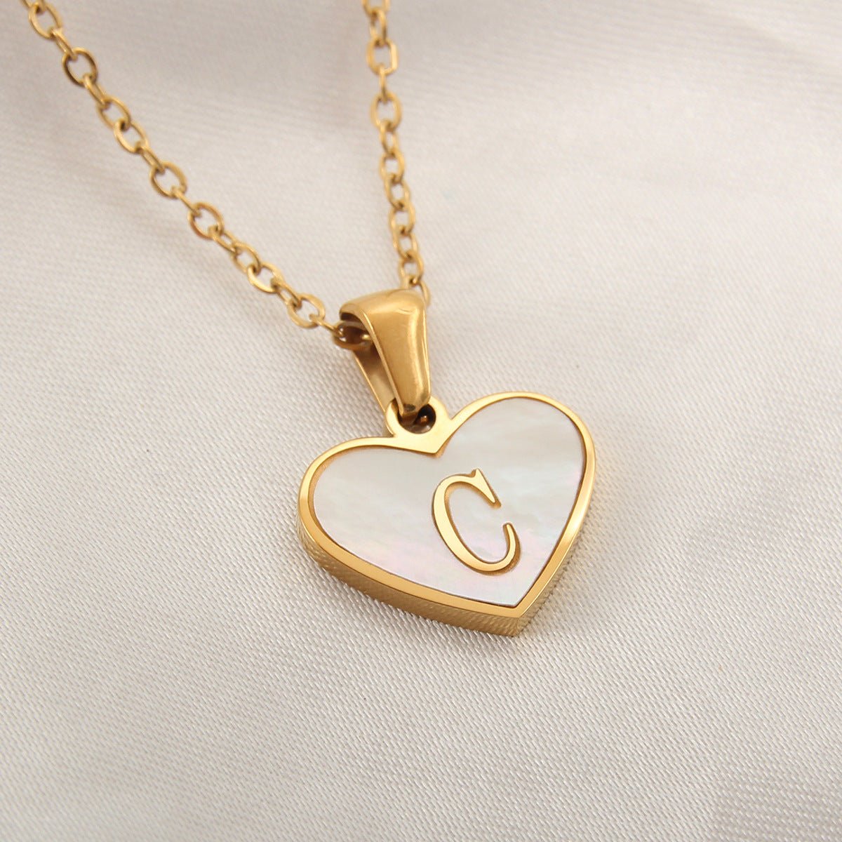 Initial and Letter Heart - shaped Gold Necklace White Shell Love Clavicle Chain Fashion Personalized Necklace For Women Jewelry Valentine's DayNecklace